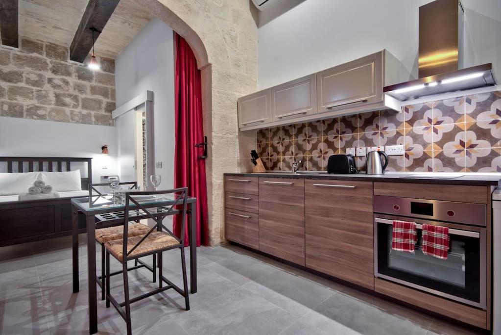 Vallettastay Old Lodge Apartment 2 ภายนอก รูปภาพ