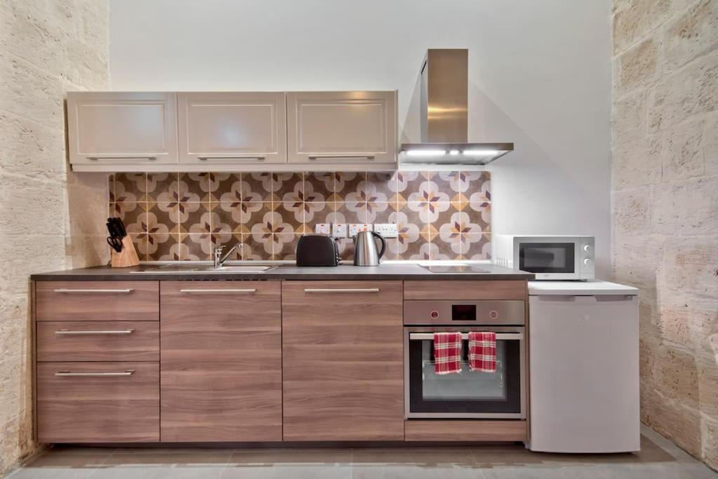 Vallettastay Old Lodge Apartment 2 ภายนอก รูปภาพ
